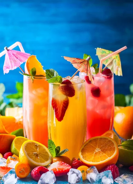 Summer drinks in glasses — Stock Photo, Image
