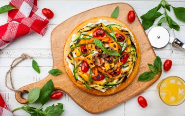 Tahtada vejetaryen pizza