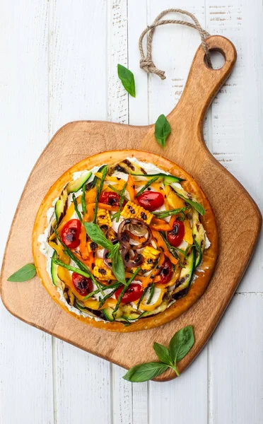 Vegetarisk pizza ombord — Stockfoto