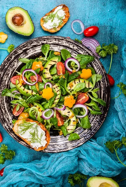 Salad with grilled avocado — Stock Photo, Image