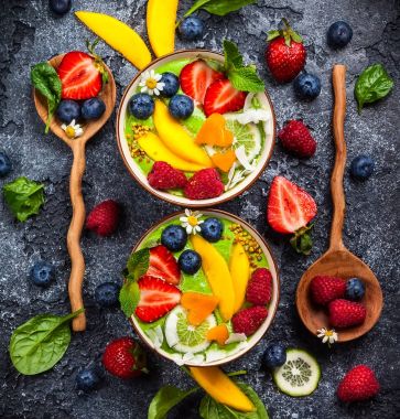 Kase siyah yeşil smoothie