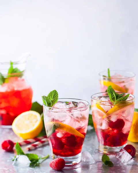Limun raspberry dalam gelas — Stok Foto