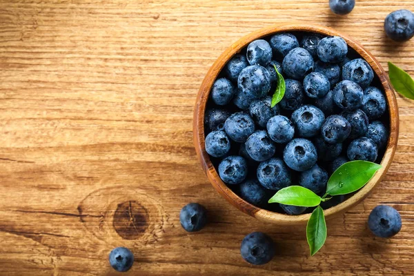 Fresh blueberry on wooden background — Stock Photo, Image