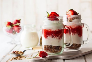 Bir Mason kavanoza sağlıklı kahvaltı