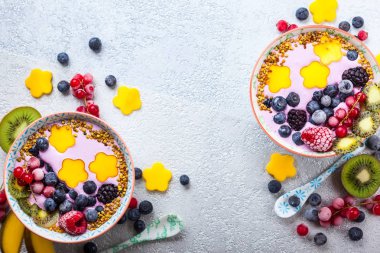 Berry ve meyve ile güler yüzlü