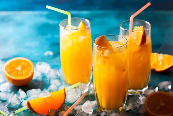 Orange drink in glasses — Stock Photo, Image