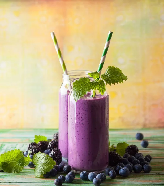 Blackberry and blueberry smoothie — Stock Photo, Image