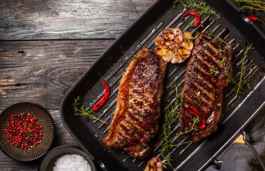 Baharat ile ızgara şerit biftek 