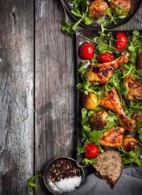 Baharatlı kızarmış tavuk budu 