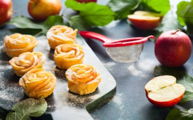 Apple Rose mini turta