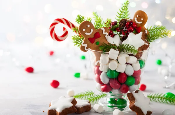Kerstkoekjes en snoep . — Stockfoto