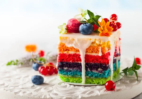 Gökkuşağı pasta dilimi