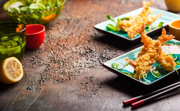 Shrimps tempura on plate — Stock Photo, Image