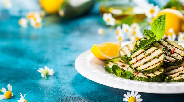 Salade van gegrilde courgette — Stockfoto