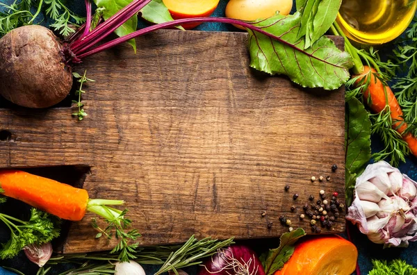 Concepto de alimentación saludable con verduras crudas — Foto de Stock