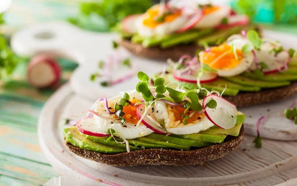 Open sandwiches with avocado and egg — Stock Photo, Image