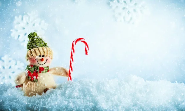 Noel süslemeleri ile kardan adam — Stok fotoğraf