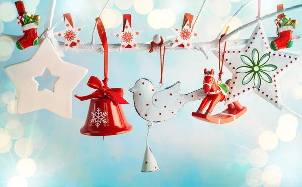 ハンギングのクリスマスの装飾 — ストック写真
