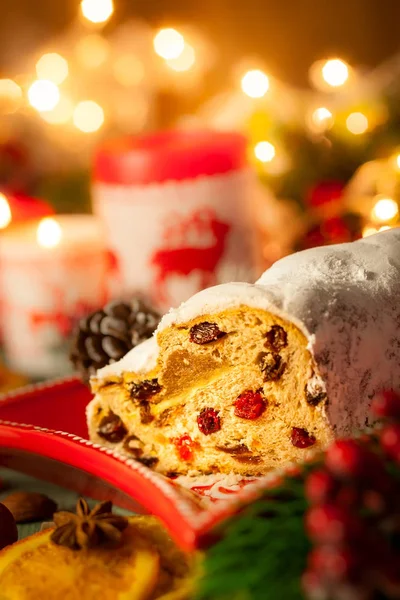 Tradiční vánoční Stollen. — Stock fotografie