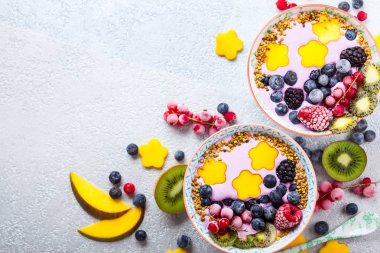 Berry ve meyve ile güler yüzlü