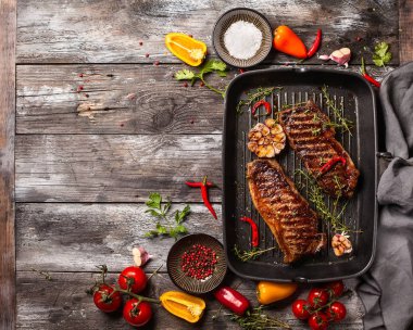 Baharat ile ızgara şerit biftek 