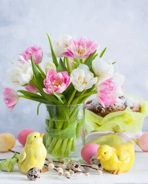 Ostertafel gedeckt — Stockfoto