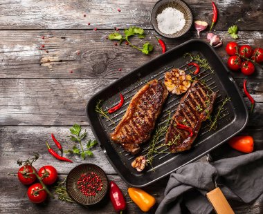 Baharat ile ızgara şerit biftek 
