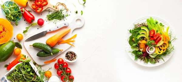 Φρέσκα Λαχανικά Φρούτα Μικρολαχανικά Και Βότανα Για Μαγείρεμα Υγιεινών Τροφίμων — Φωτογραφία Αρχείου