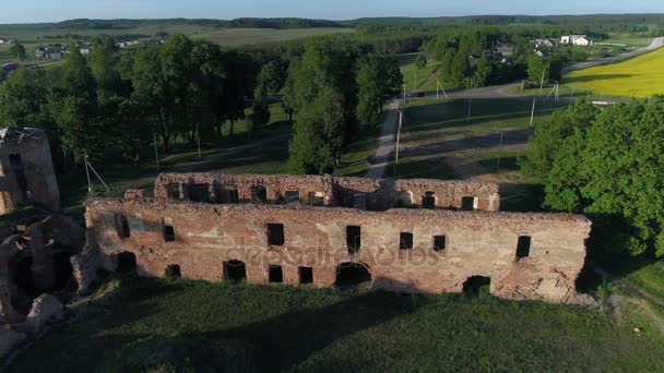 Ruínas do castelo. Golshany. Bielorrússia. Vista aérea — Vídeo de Stock