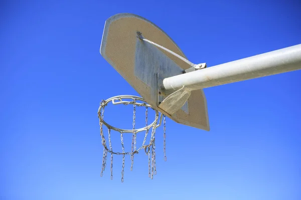 Basket court in a sunny day — Stock Photo, Image