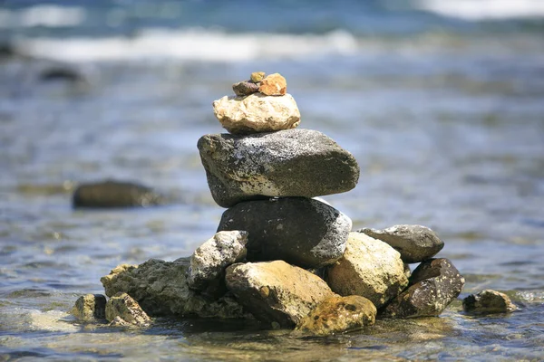 Pedras arredondadas na praia — Fotografia de Stock