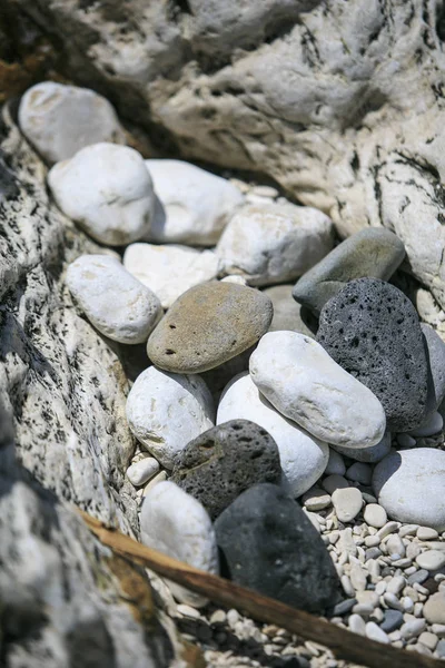 Pedras arredondadas na praia — Fotografia de Stock