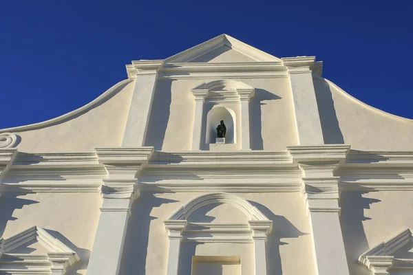 Chiesa bianca situata a orosei, Sardegna — Foto Stock