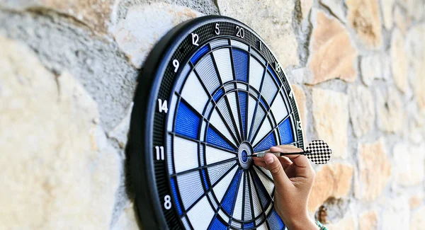 Bullseye Dart ile duvara