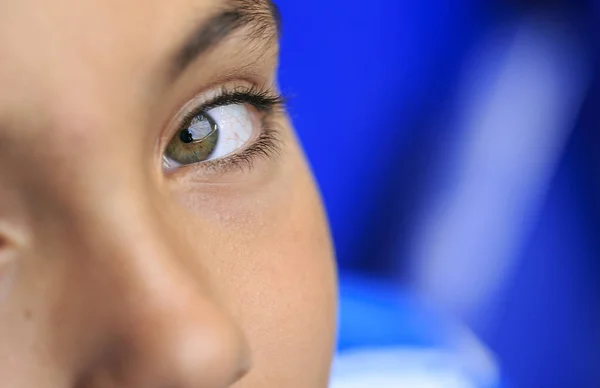 Junge mit schönen grünen Augen — Stockfoto