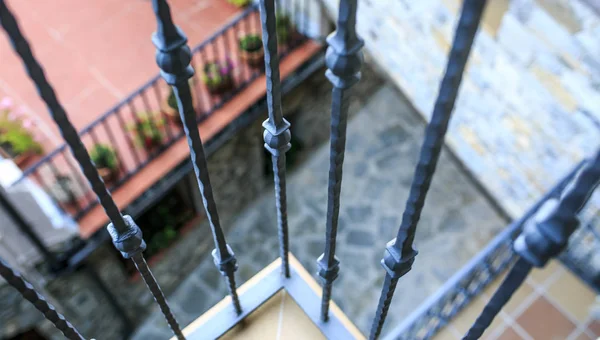 Bir balkon metal koruma — Stok fotoğraf