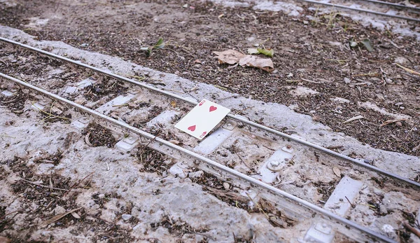 Hrací karty na ulici — Stock fotografie