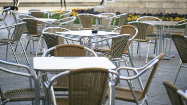 Akdeniz bir şehirde açık hava Teras