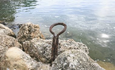 Eski demir ve oksit tekne dock