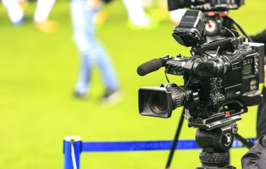 TV kamera bir futbol stadyumu