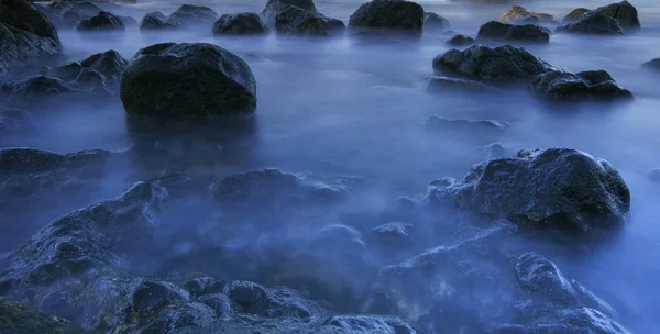 Meereslandschaft auf Teneriffa. Kanarische Inseln. Langzeitbelichtung — Stockfoto
