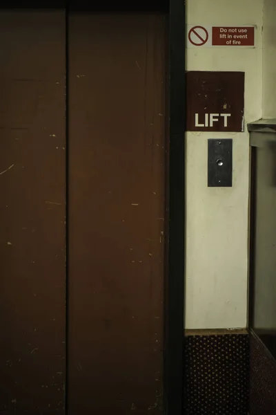 Старый Лифт Старом Здании — стоковое фото