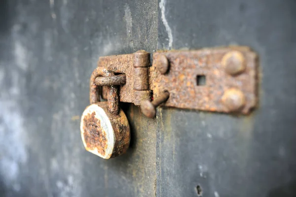 Old Dirty Door Padlock — Stock Photo, Image