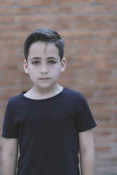 Niño Con Hermosos Ojos Verdes —  Fotos de Stock