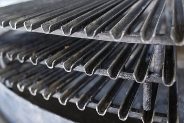 Arjantin barbekü ızgarasını yakın.