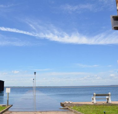 Çimento yolu ya da nehrin altındaki kaldırım