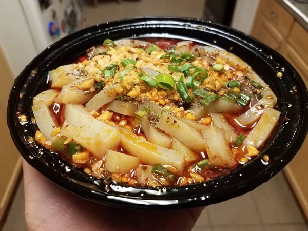 Bowl of spicy oily Chinese rice gluten with peanut — Stock Photo, Image