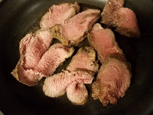 Undercooked beef slices in frying pan or skillet — Stock Photo, Image