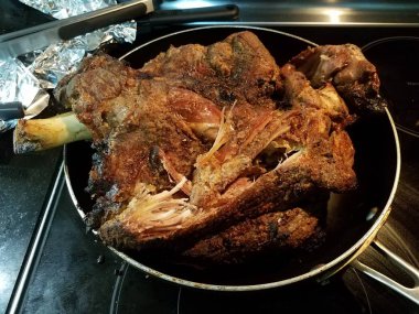 Porto Riko 'dan tavada kızarmış domuz eti.