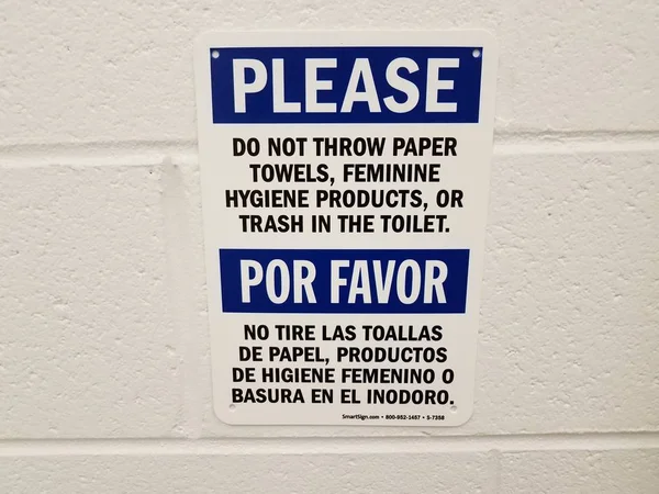 Do not throw paper towels in toilet sign in English and Spanish on bathroom wall — Stock Photo, Image